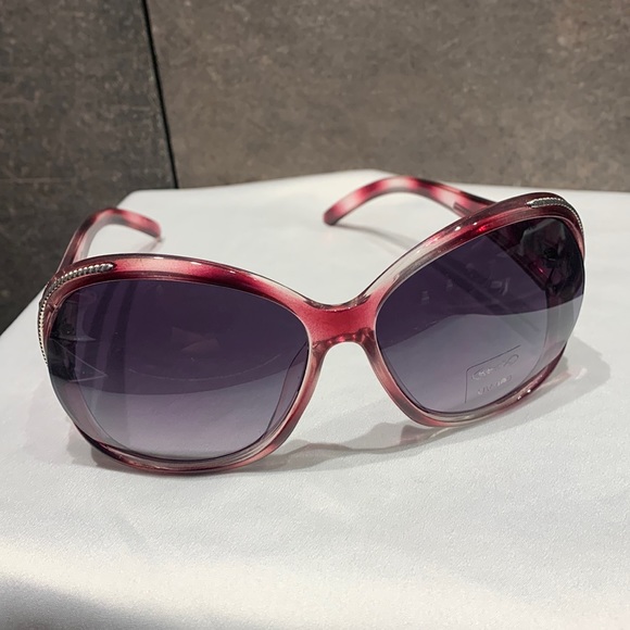 DG Accessories - Brand New DG Oversized Sunglasses